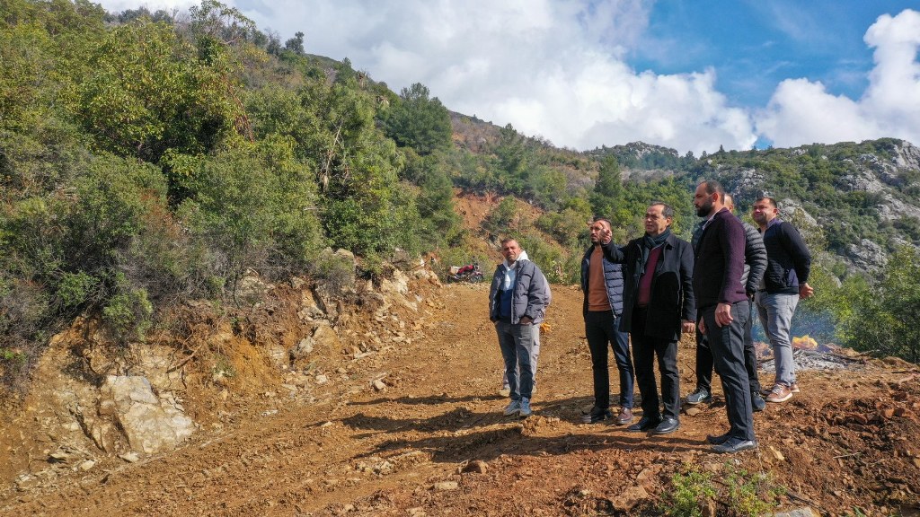 GAZİPAŞA BELEDİYESİ’NİN YOL AÇMA ÇALIŞMALARI DEVAM EDİYOR